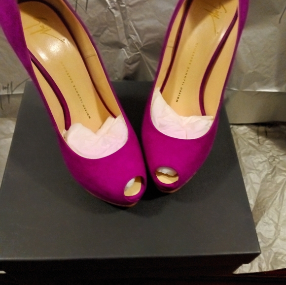 Women's Giuseppe Zanotti Heels - Picture 4 of 7